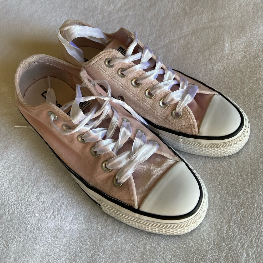 VELVET BABY PINK CONVERSE RARE WITH RIBBON LACES!